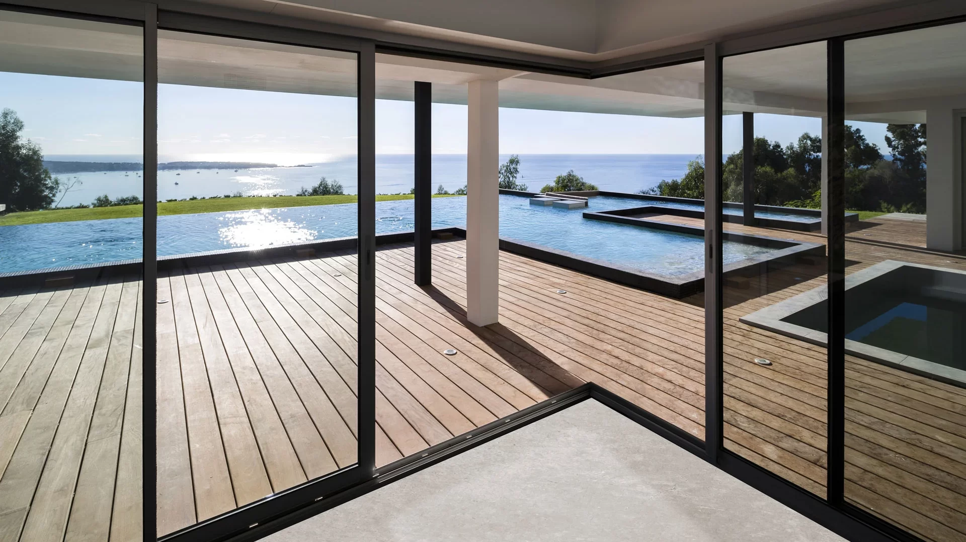 nhung-luu-y-truoc-khi-lap-dong-cua-kinh-truot-tu-dong-03