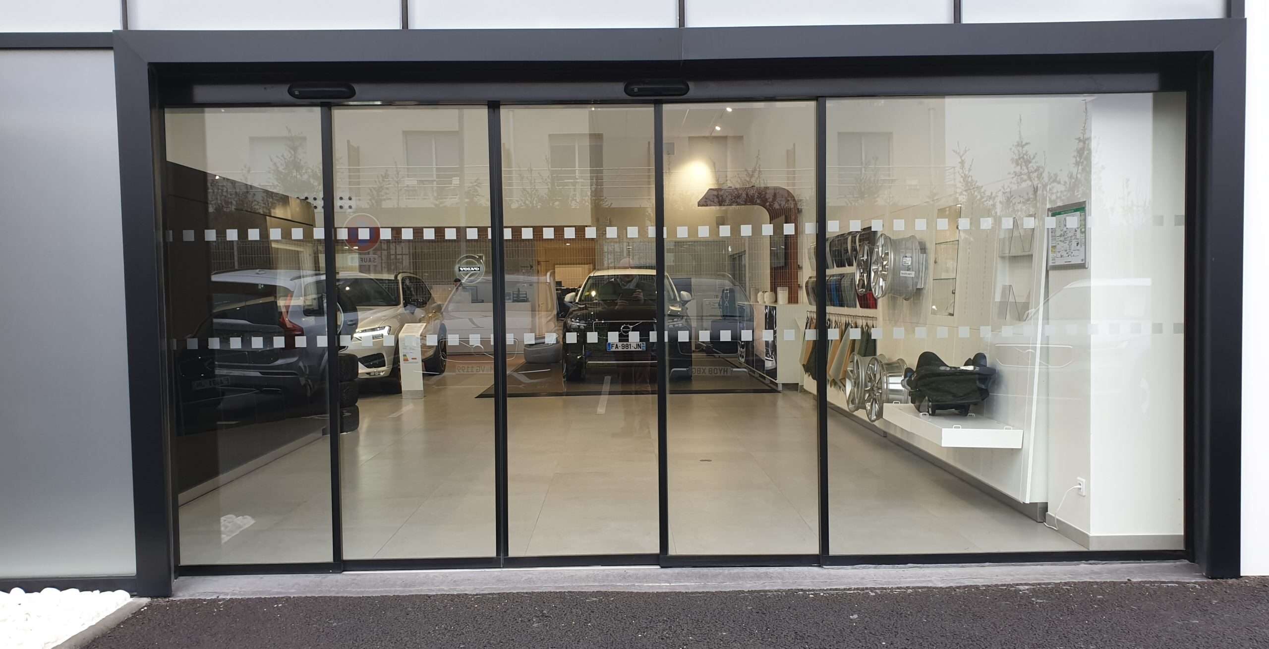 nhung-luu-y-truoc-khi-lap-dong-cua-kinh-truot-tu-dong-02